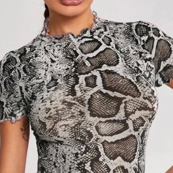 Gwendolyn Woman’s Multicolored Snakeskin Top - Picture 6 of 9